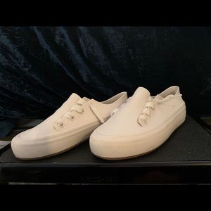 Melissa white sneaker reverse laces. Size 7